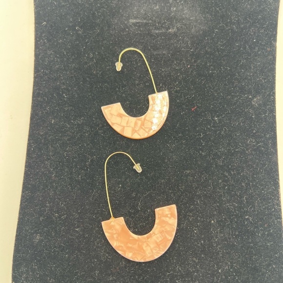 Resin Half Circle Hoop Pierced Earrings - Pink - Picture 4 of 5